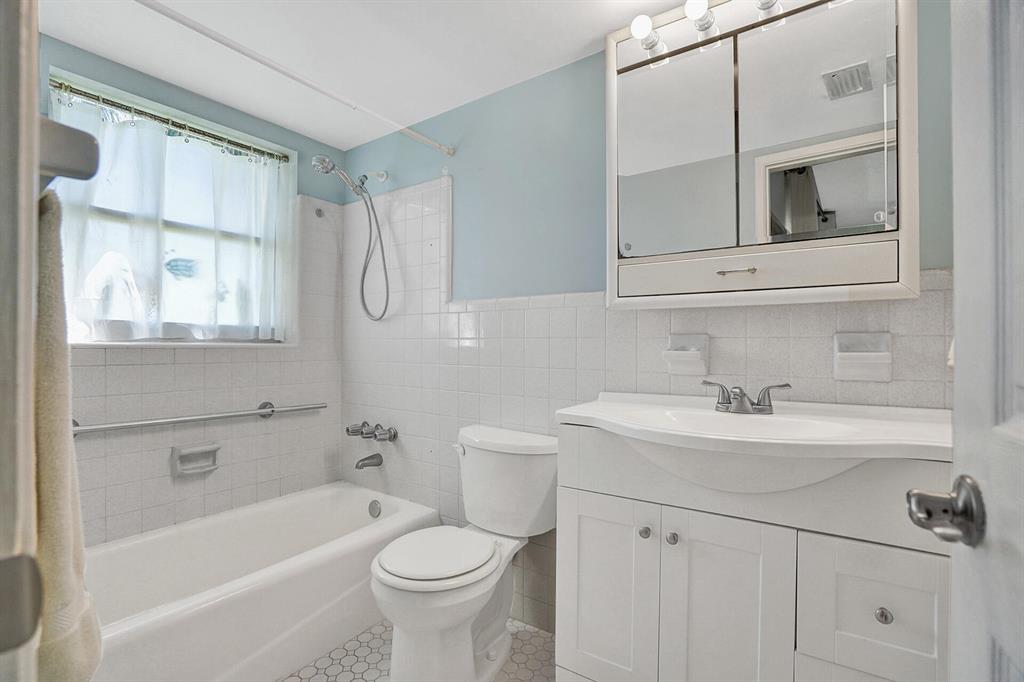 LIGHTHOUSE POINT GARDENS NORTH - Residential