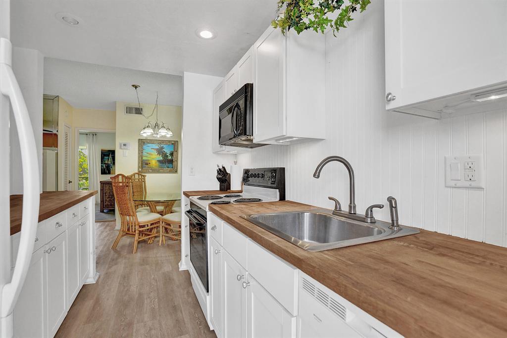 LIGHTHOUSE POINT GARDENS NORTH - Residential