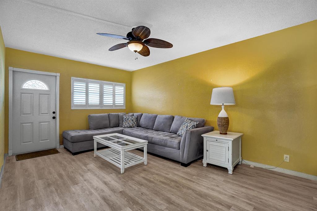 LIGHTHOUSE POINT GARDENS NORTH - Residential