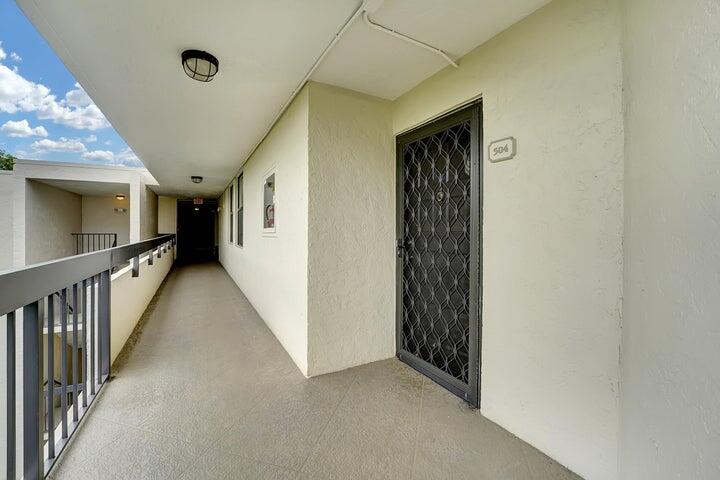 LAKESIDE CONDOMINIUM - Residential Lease