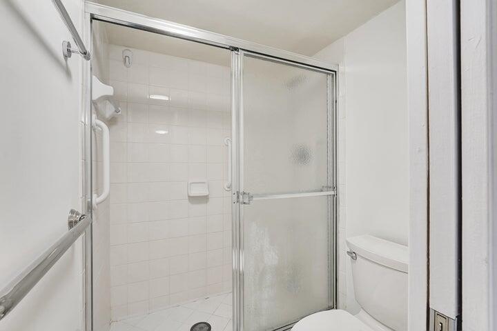 LAKESIDE CONDOMINIUM - Residential Lease