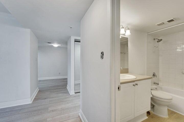 LAKESIDE CONDOMINIUM - Residential Lease