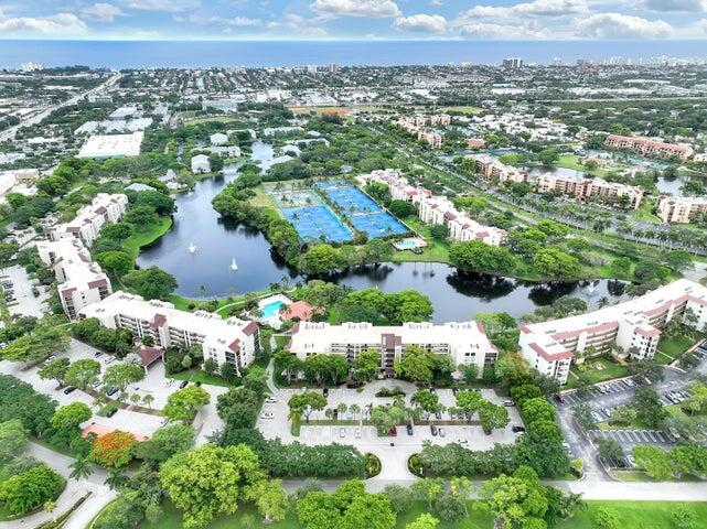 LAKESIDE CONDOMINIUM - Residential Lease