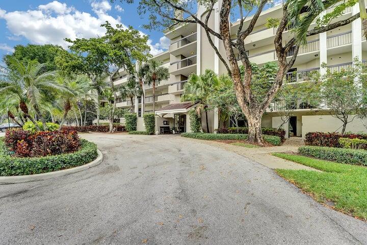 LAKESIDE CONDOMINIUM - Residential Lease