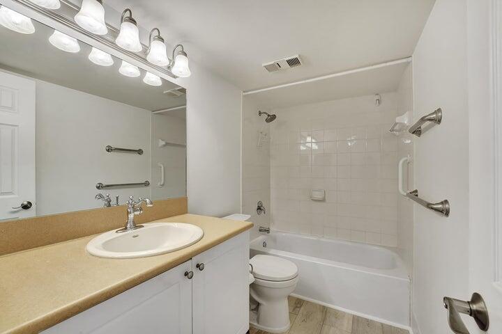 LAKESIDE CONDOMINIUM - Residential Lease