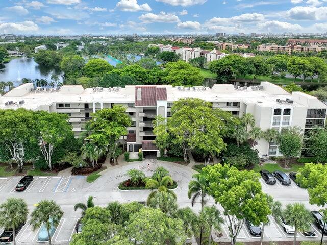 LAKESIDE CONDOMINIUM - Residential Lease