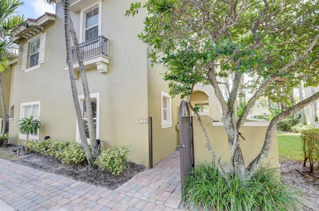 Photo of 158 Lake Monterey Circle, Boynton Beach, FL 33426 (MLS # R10750660)