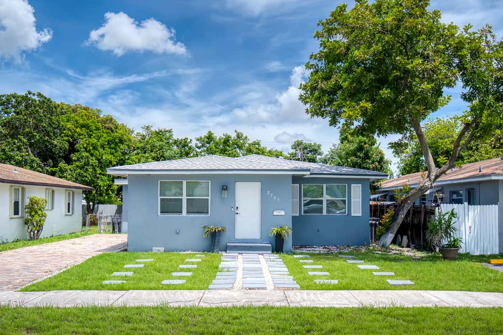 Photo of 2709 Dewey Street, Hollywood, FL 33020 (MLS # B26062225)