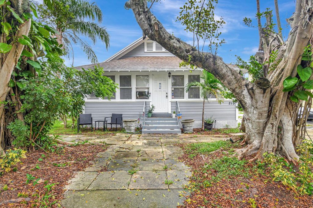 Photo of 215 S Federal Highway, Lake Worth Beach, FL 33460 (MLS # R11037277)