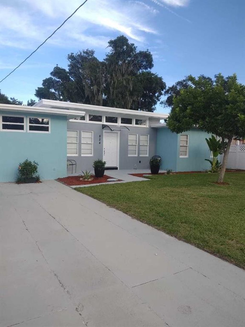 Photo of 824 S 7th Street, Fort Pierce, FL 34950 (MLS # R10686569)
