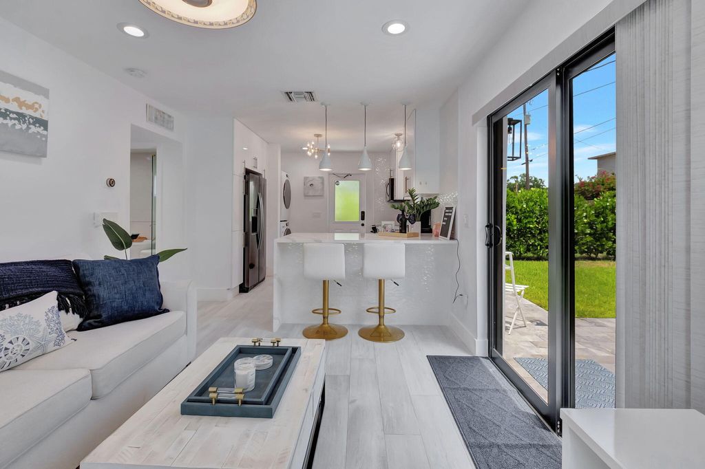 Photo of 201 SE 7th Street, Delray Beach, FL 33483 (MLS # B26013143)