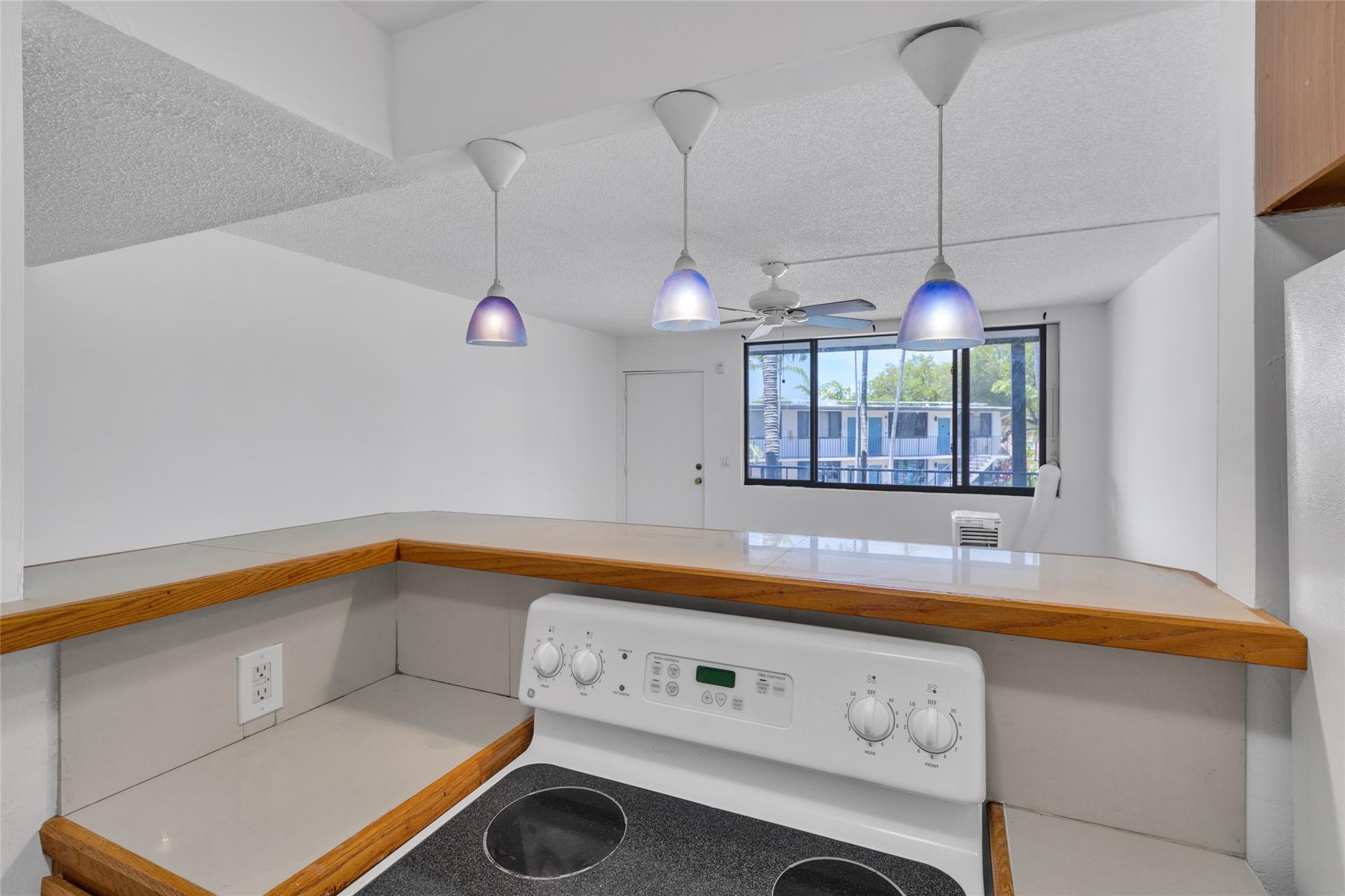 1901 N Andrews Ave 216