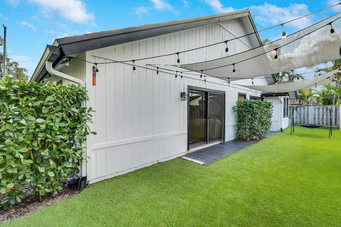 NORTH PALM BEACH HEIGHTS SEC 3 - Residential