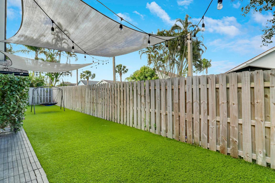 NORTH PALM BEACH HEIGHTS SEC 3 - Residential