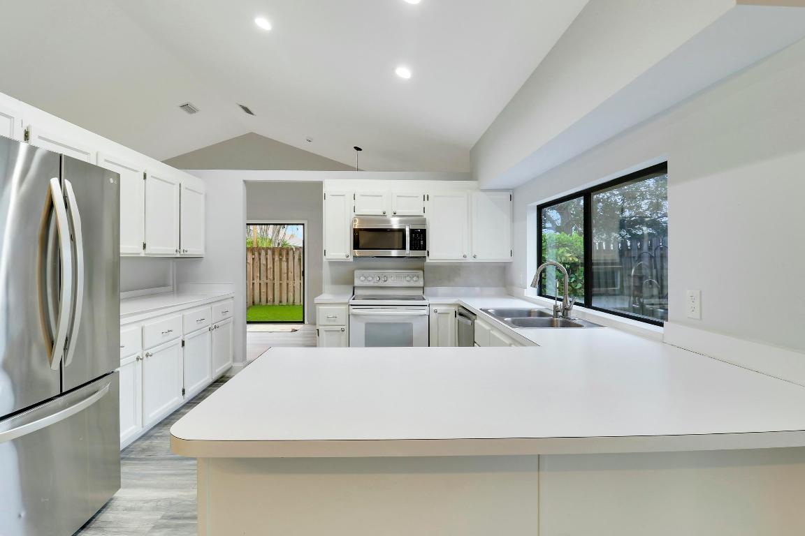 NORTH PALM BEACH HEIGHTS SEC 3 - Residential