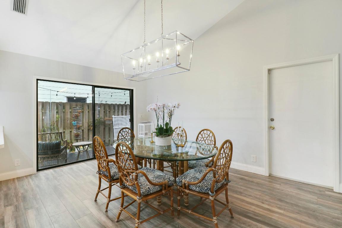 NORTH PALM BEACH HEIGHTS SEC 3 - Residential