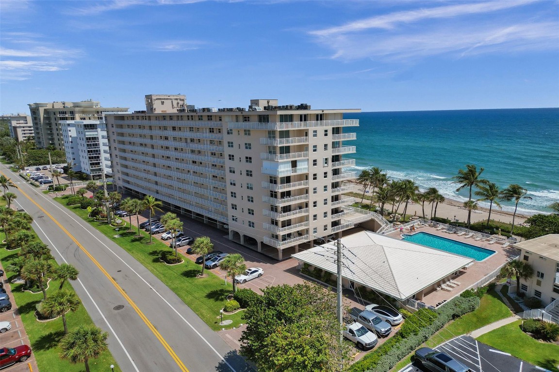 1051 Hillsboro Mile 307E