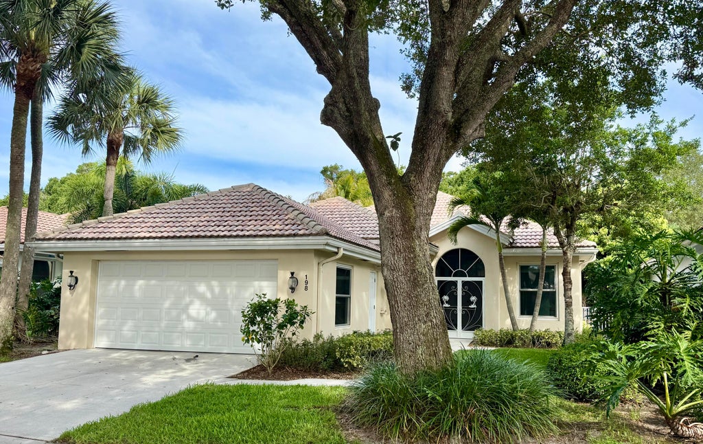 Photo of 198 Hampton Circle, Jupiter, FL 33458 (MLS # B26042820)