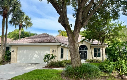 Photo of 198 Hampton Circle, Jupiter, FL 33458 (MLS # B26042820)