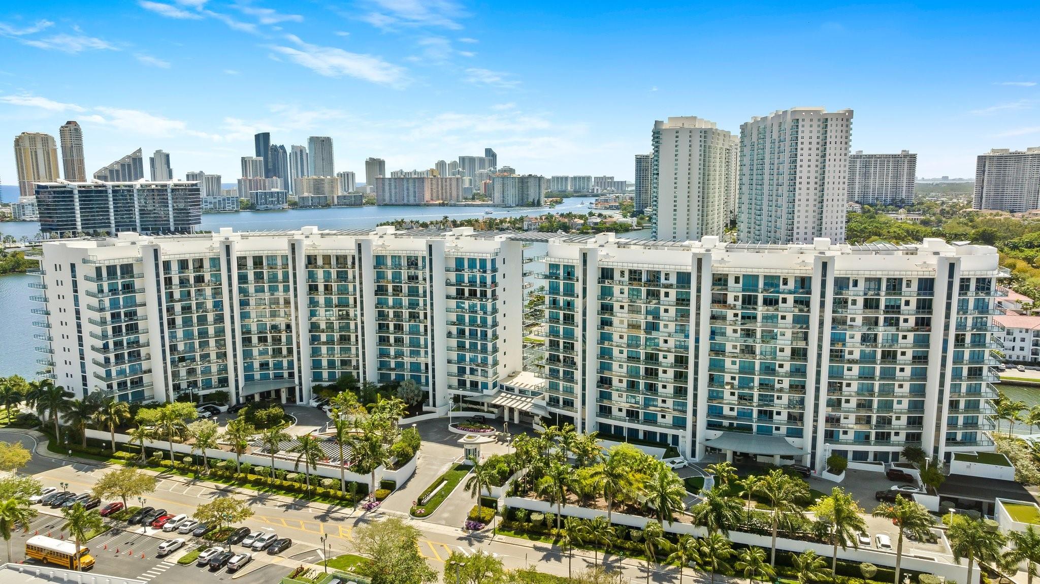 Echo Aventura - Residential
