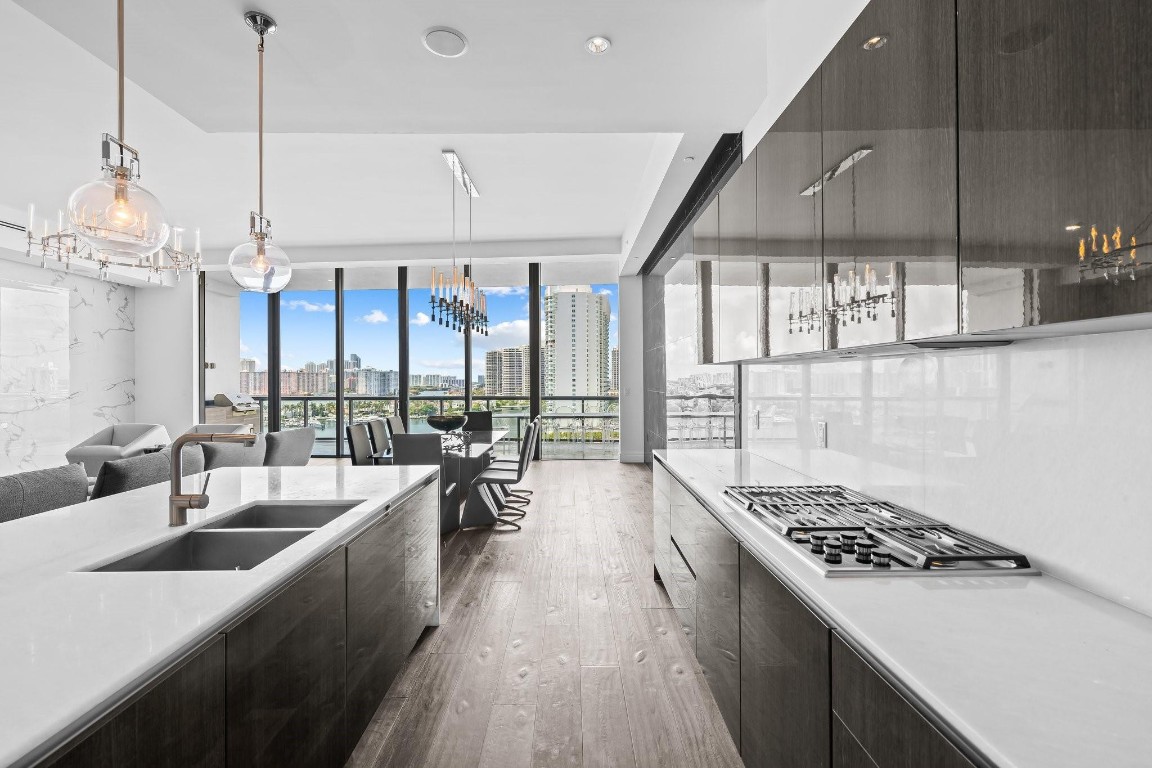 3300 NE 188th Street UPH09