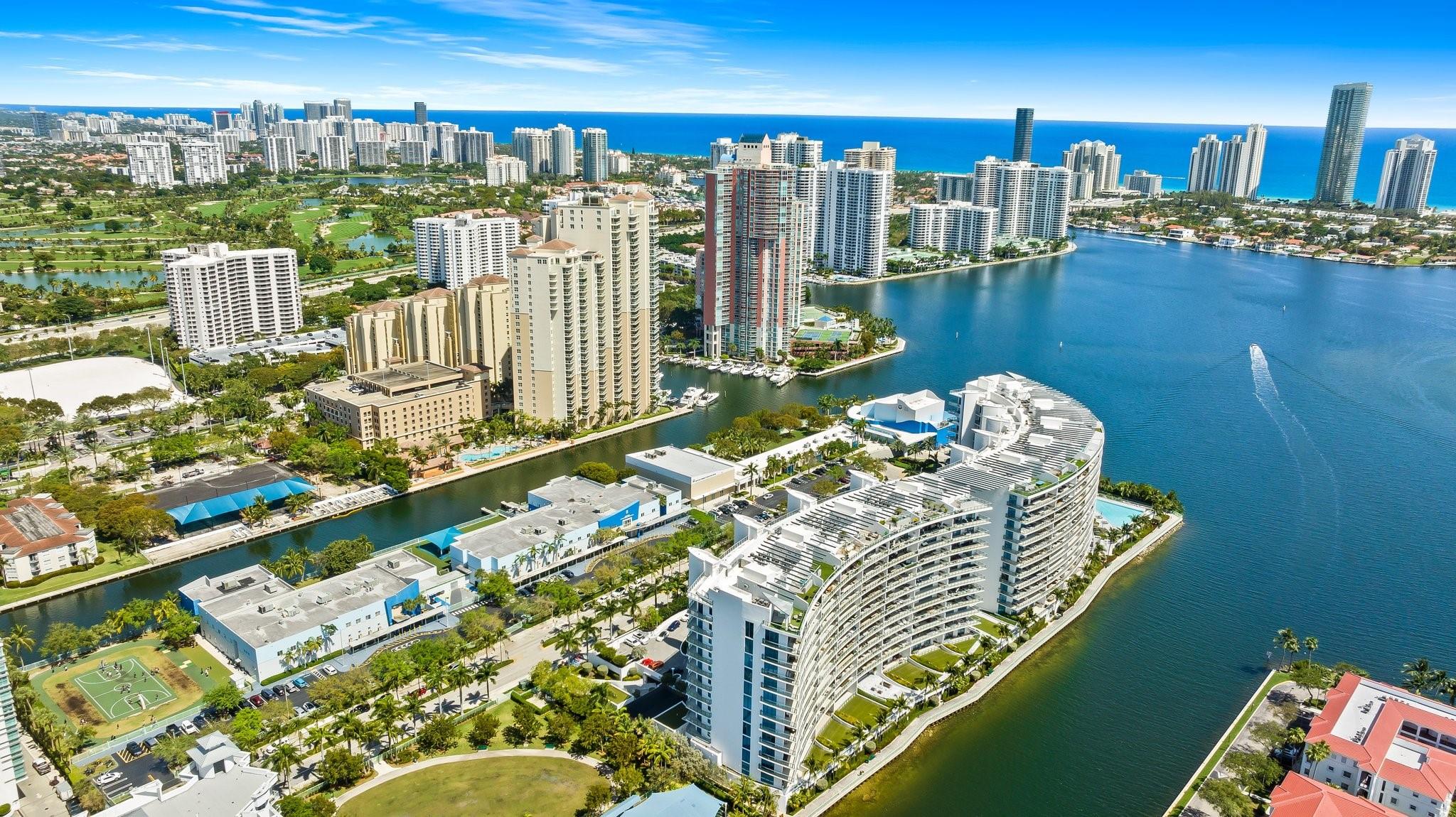 Echo Aventura - Residential