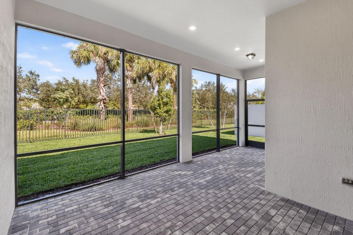 9195 Cape Honey Bee Lane Prestige 19