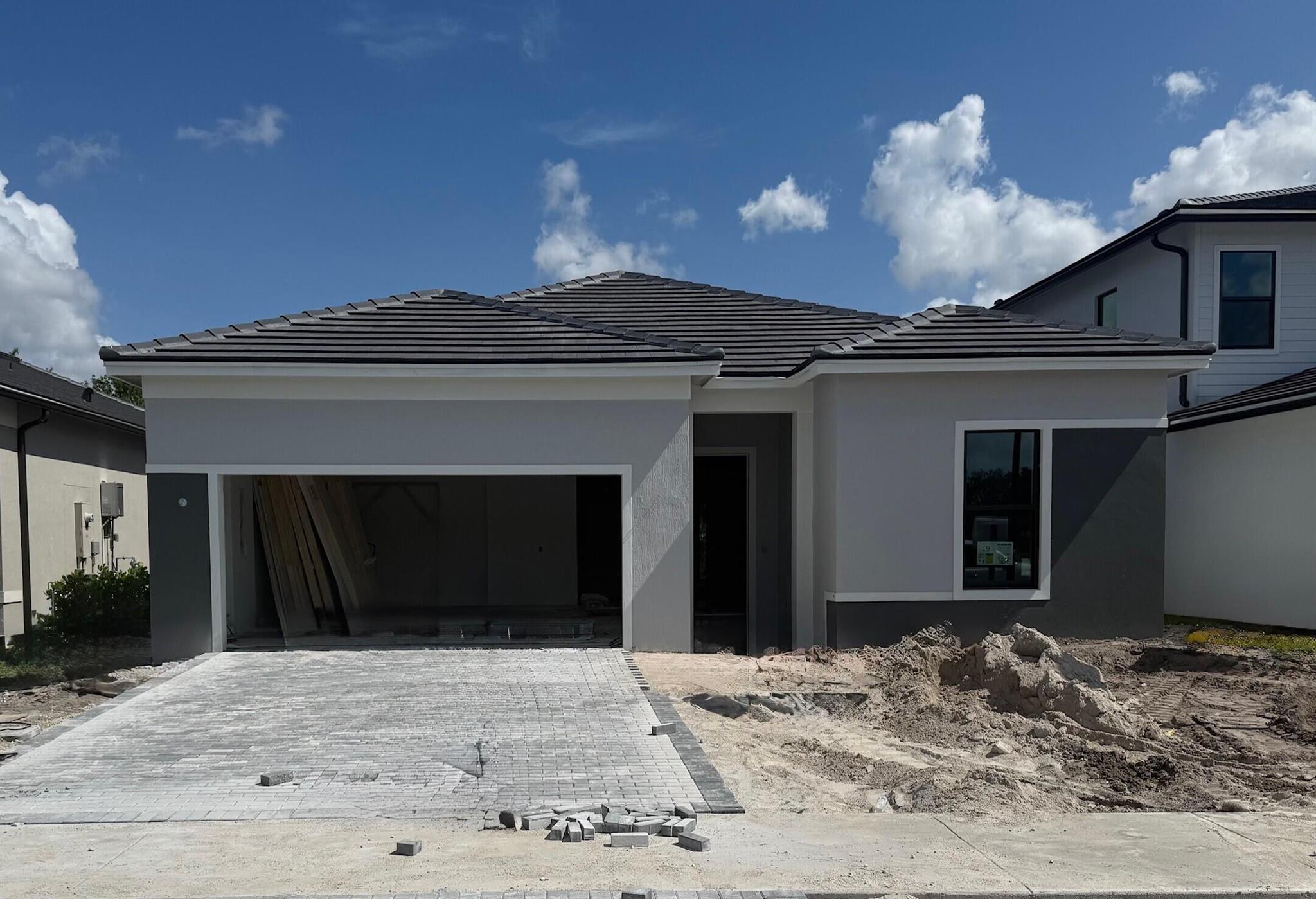 9195 Cape Honey Bee Lane Prestige 19