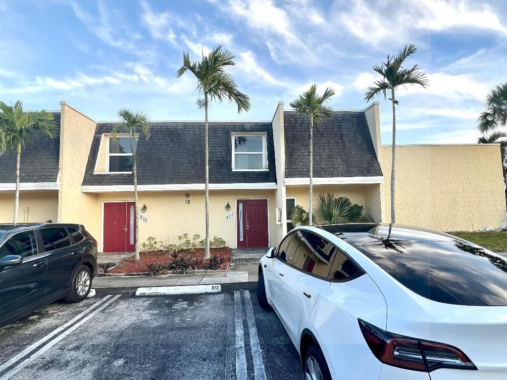 Photo of 512 SW 1st Street, Boynton Beach, FL 33435 (MLS # R11107019)