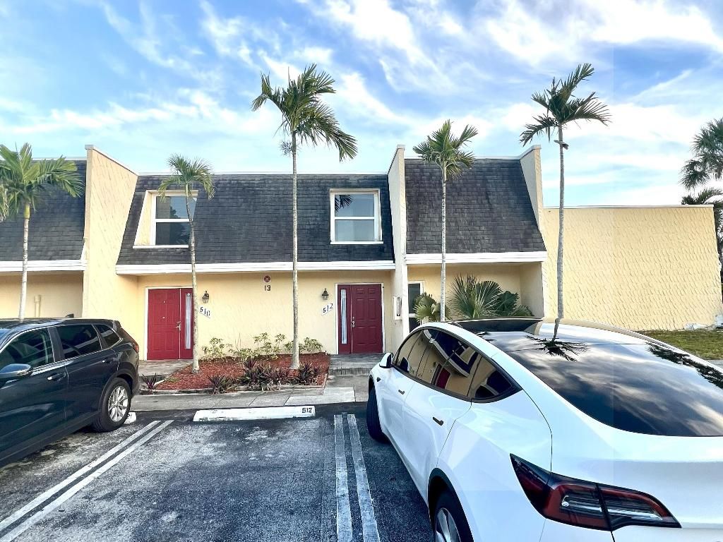 Photo of 512 SW 1st Street, Boynton Beach, FL 33435 (MLS # R11107019)