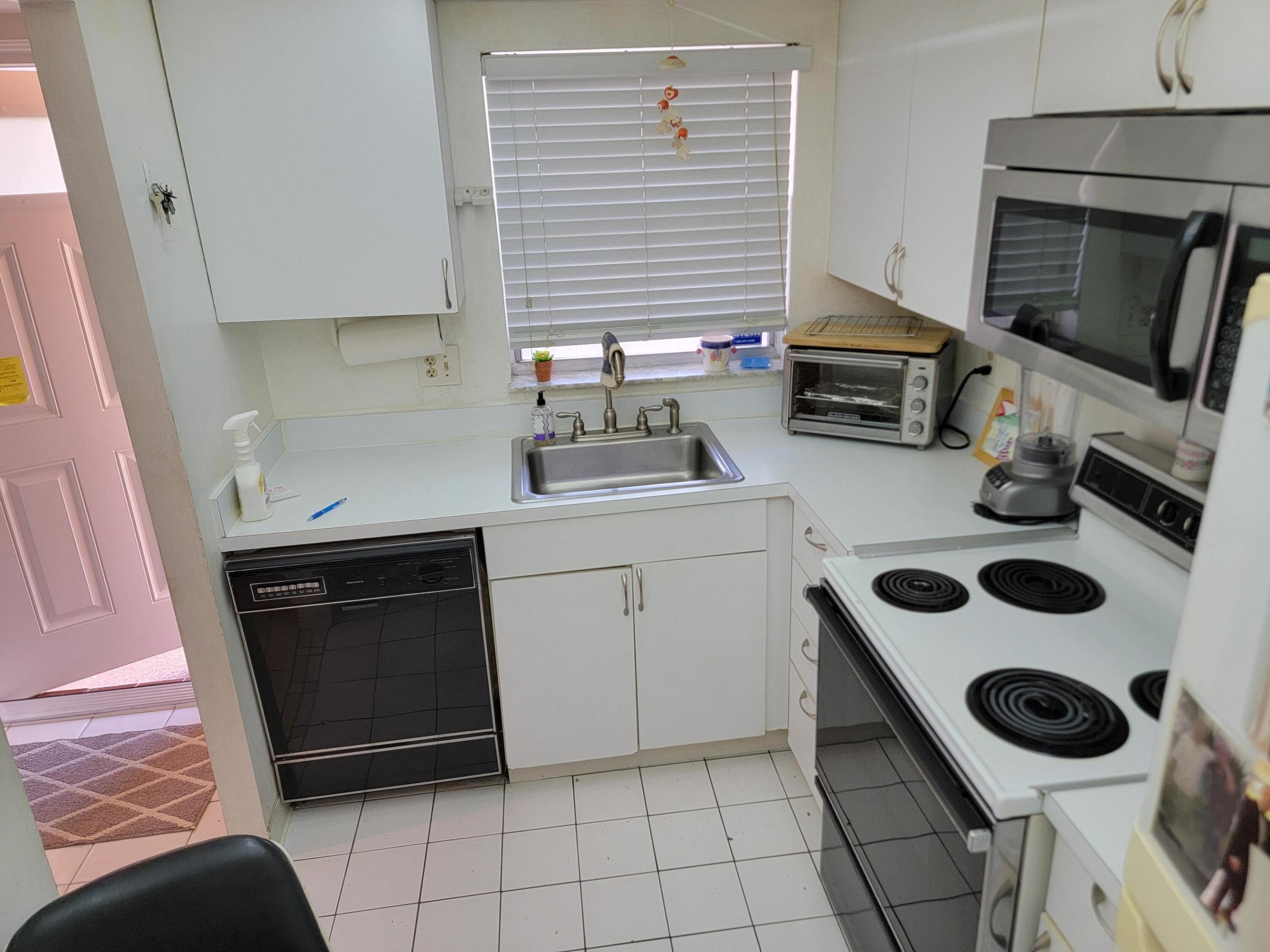 SUNRISE LAKES 80 CONDO - Residential