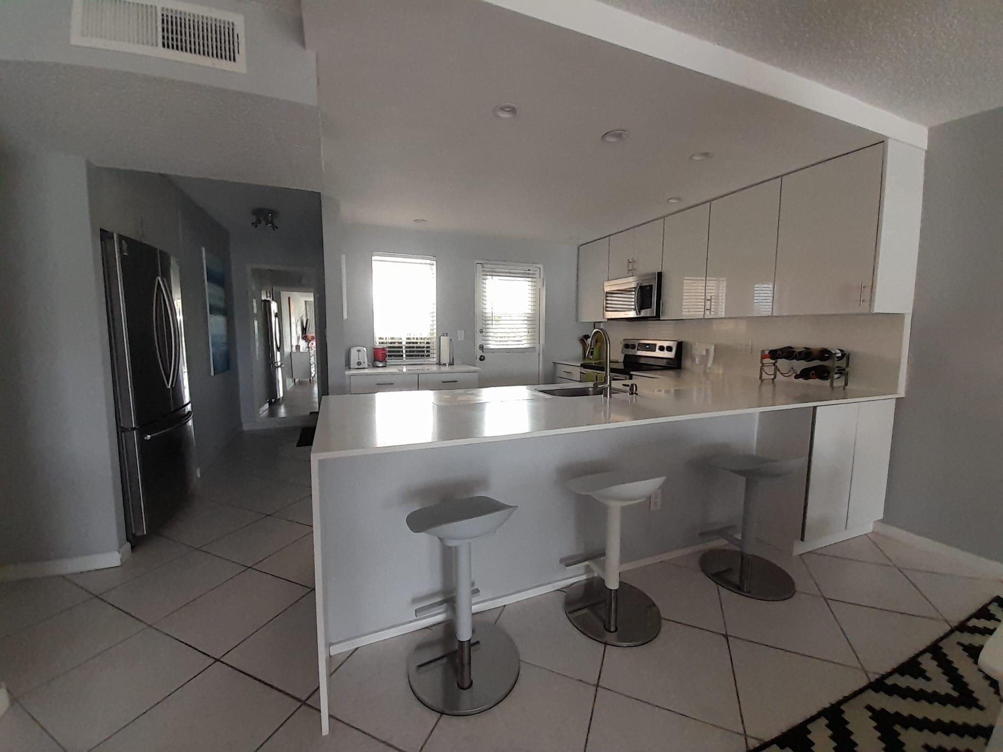 DANIANS SOUTH CONDO - Residential Lease