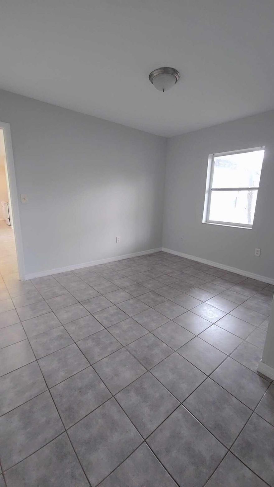 Cozy 1-bedroom, 1-bathroom apartment in a convenient location! This move-in ready unit offers comfortable living with a functional layout and plenty of natural light. Enjoy a well-maintained community close to shopping, dining, and transportation. Perfect for someone looking for a simple, comfortable home.