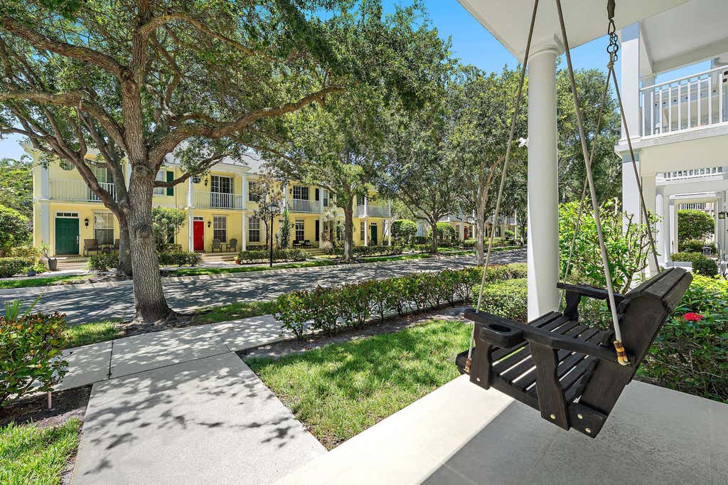 Photo of 119 WATERFORD Drive, Jupiter, FL 33458 (MLS # B26063595)