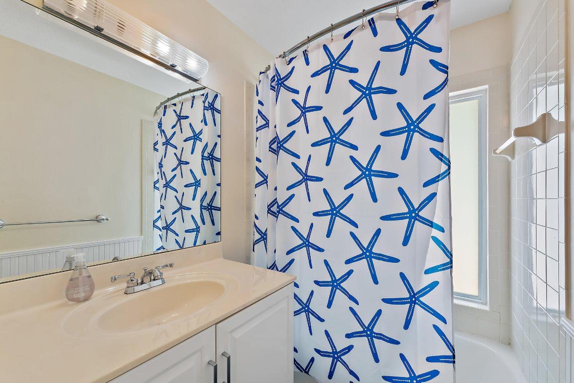 OCEAN WALK PLACE PH II - Residential Lease