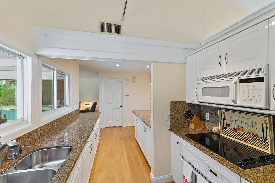 OCEAN WALK PLACE PH II - Residential Lease