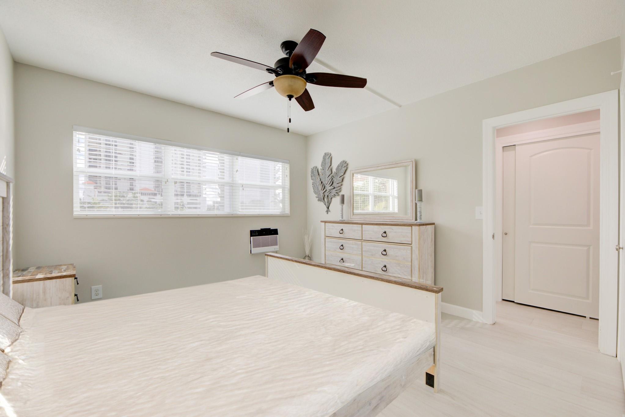 Harbor House East - Residential