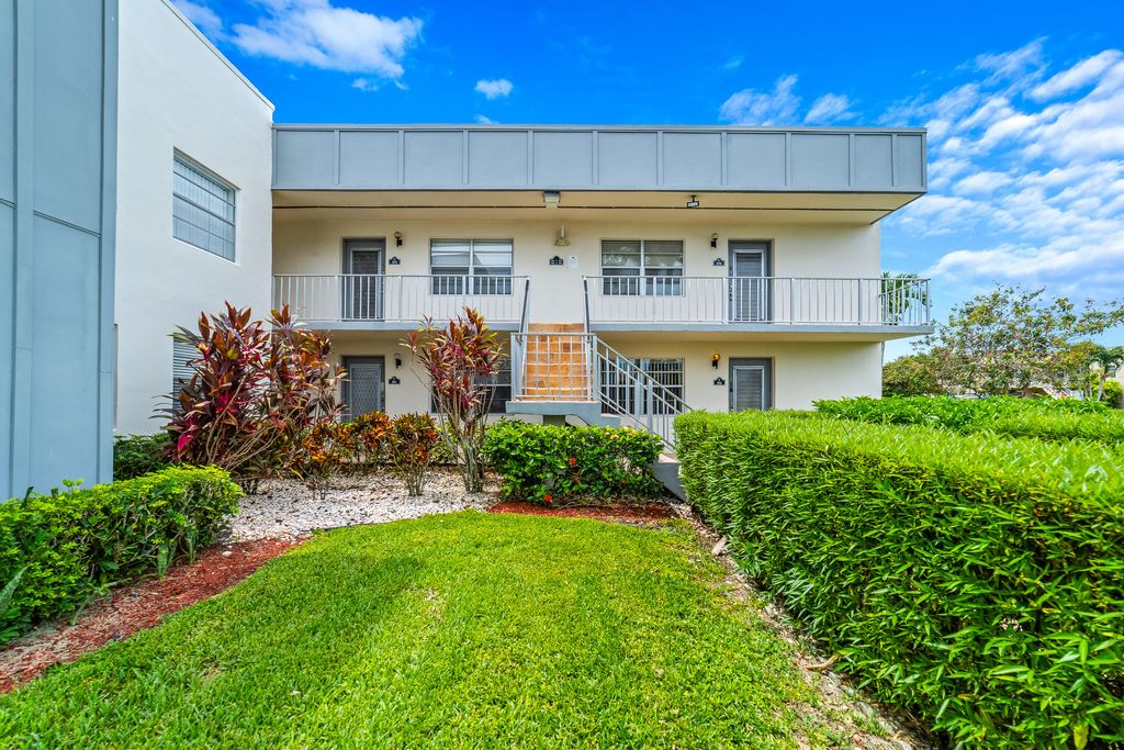 Photo of 552 NORMANDY L Lane #l, Delray Beach, FL 33484 (MLS # B26055658)