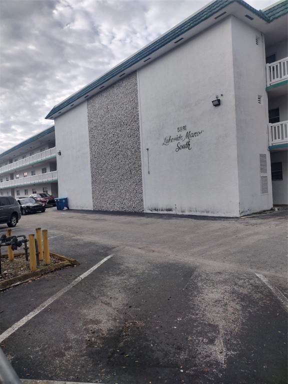 LAKESIDE MANOR SOUTH - Residential