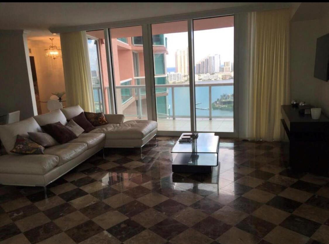 100 HIDDEN BAY - Residential Lease