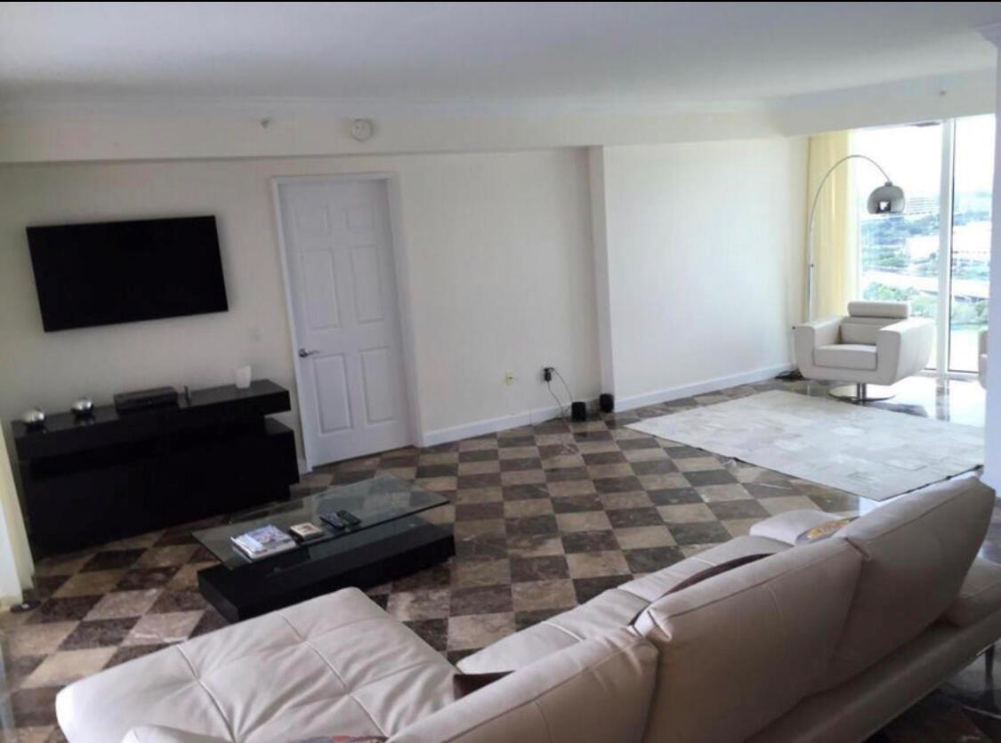 100 HIDDEN BAY - Residential Lease