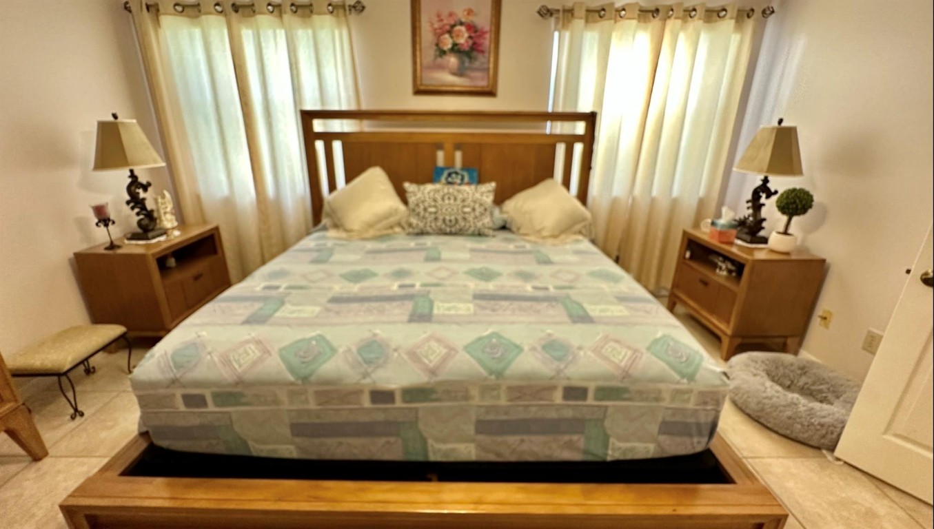 SUNRISE LAKES - Residential