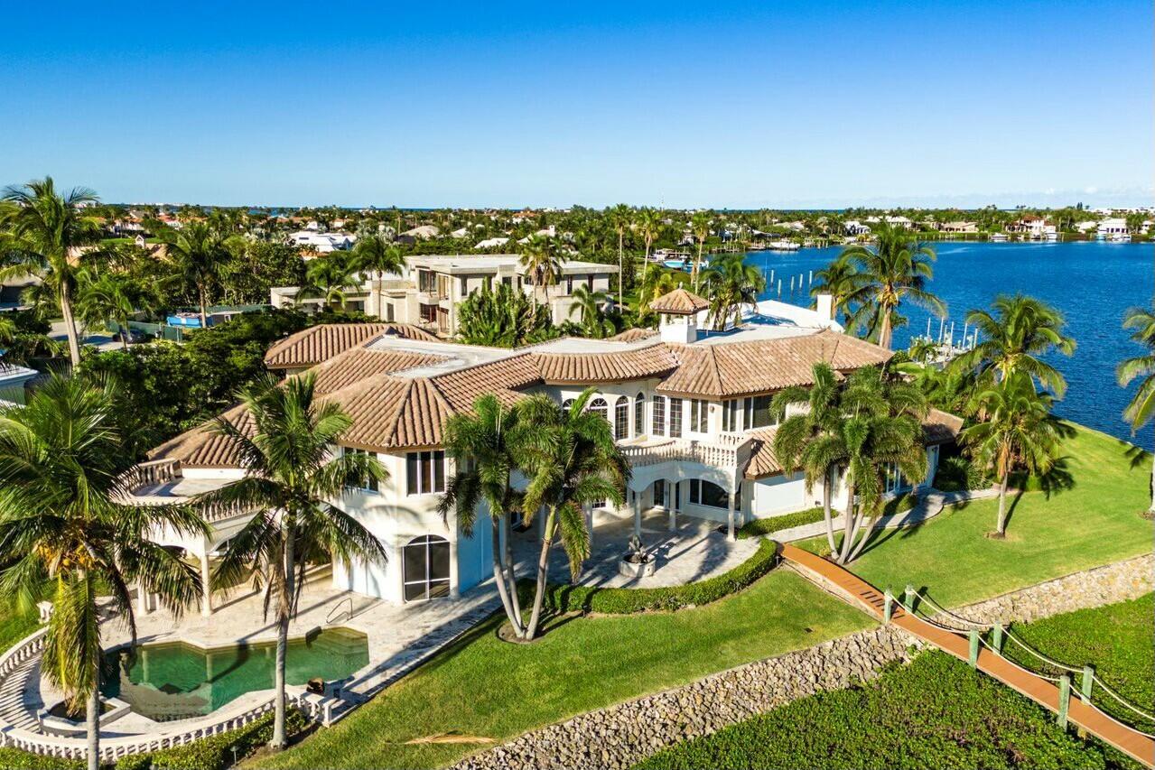 2440 SE Bahia Way