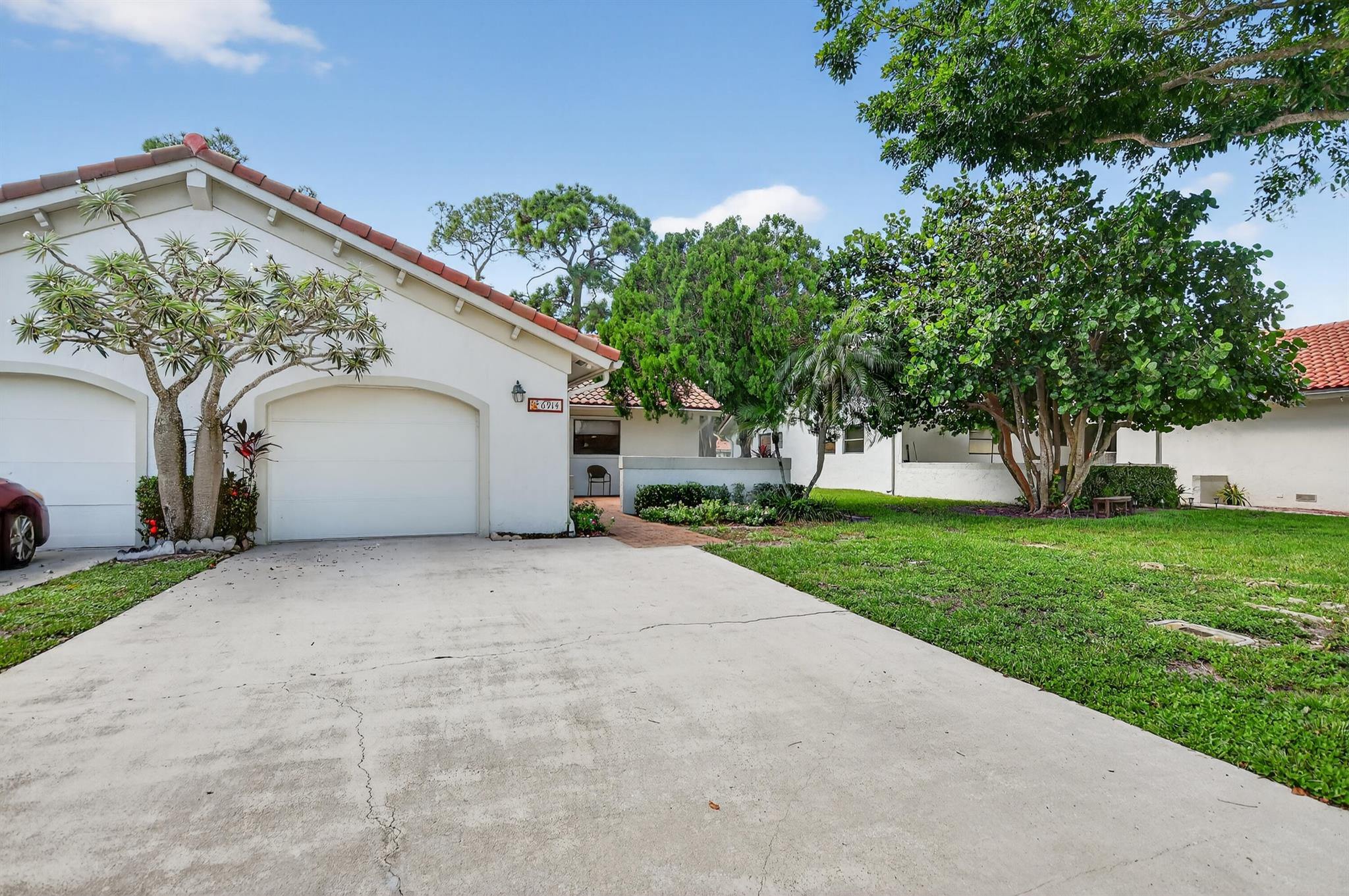 RARE OPPORTUNITY TO OWN THIS IMMACULATE CORNER UNIT VILLA WITH OVERSIZED ONE CAR GARAGE, IN THE HIGHLY DESIRABLE TIBURON II COMMUNITY! LOCATED IN CENTRAL BOCA. IMPACT WINDOWS , ROOF 2017 , UPDATED KITCHEN WITH TOP OF THE LINE APPPLIANCES. ENCLOSED FLORIDA ROOMOVERSIZED 1 CAR GARAGE. BEAUTIFUL PRIVATE BACK PATIO WITH ALL PAVERS.. FRONT OF HOUSE HAS ANOTHER BEAUTIFUL PAVED PATI0 , SPLIT BEDROOM PLAN & OVERSIZED PRIMARY BEDROOM . VOLUME CEILINGS & OPEN FLOOR PLAN. LARGE LIVING ROOM & FLORIDA ROOM. BEAUTIFUL TILE FLOORS . CLOSE PROXIMITY TO SHOPPING,TOWN CENTER MALL,BEACHES,YMCA ,RESTURANTS , A-RATED SCHOOLS, W/EASY ACCESS TO THE TURNPIKE & I-95 & JUST MINUTES DRIVE TO THE BEACH. COMMUNITY POOL , CLUBHOUSE & TENNIS COURTS.