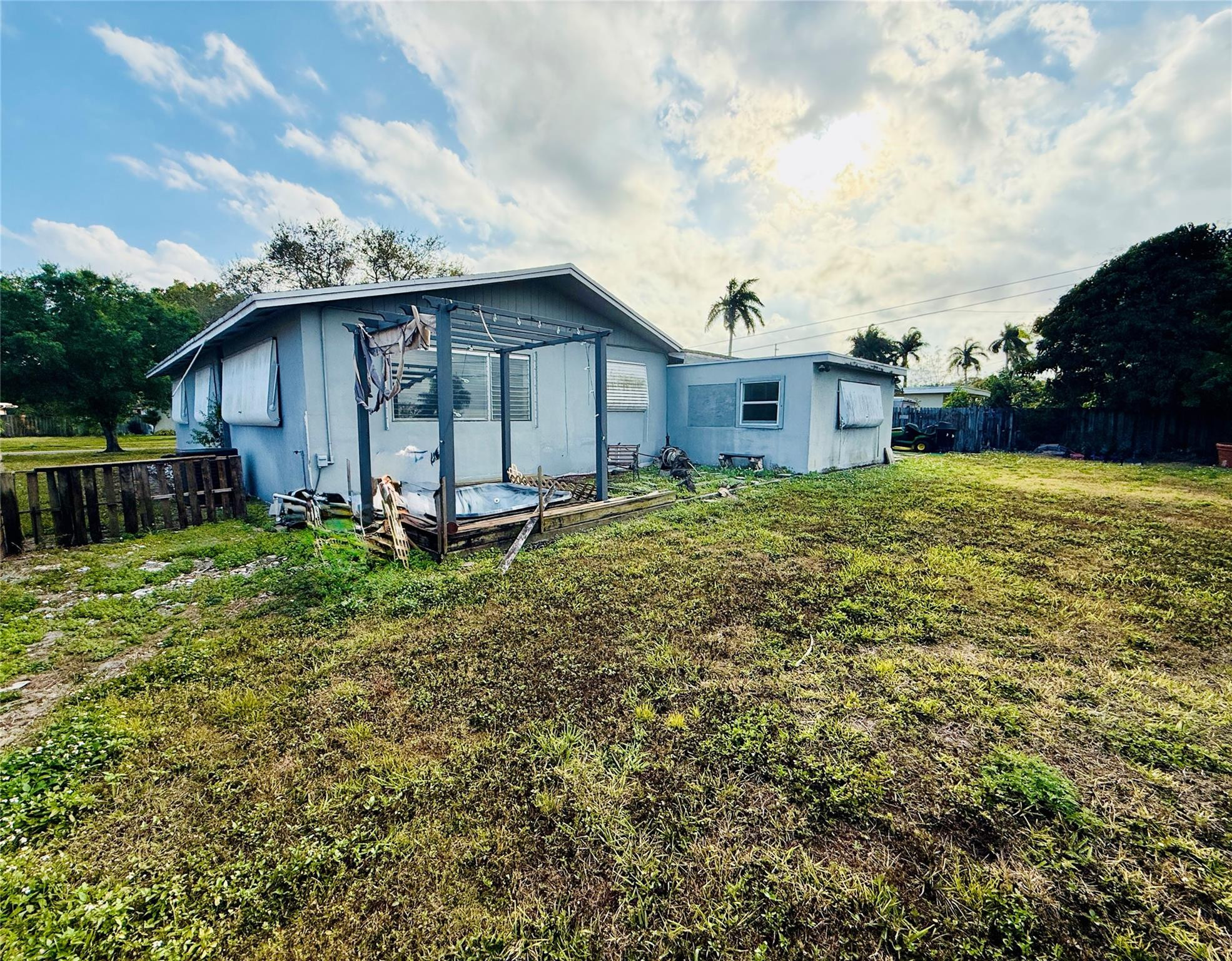 PLANTATION GARDENS 4TH SE - Residential