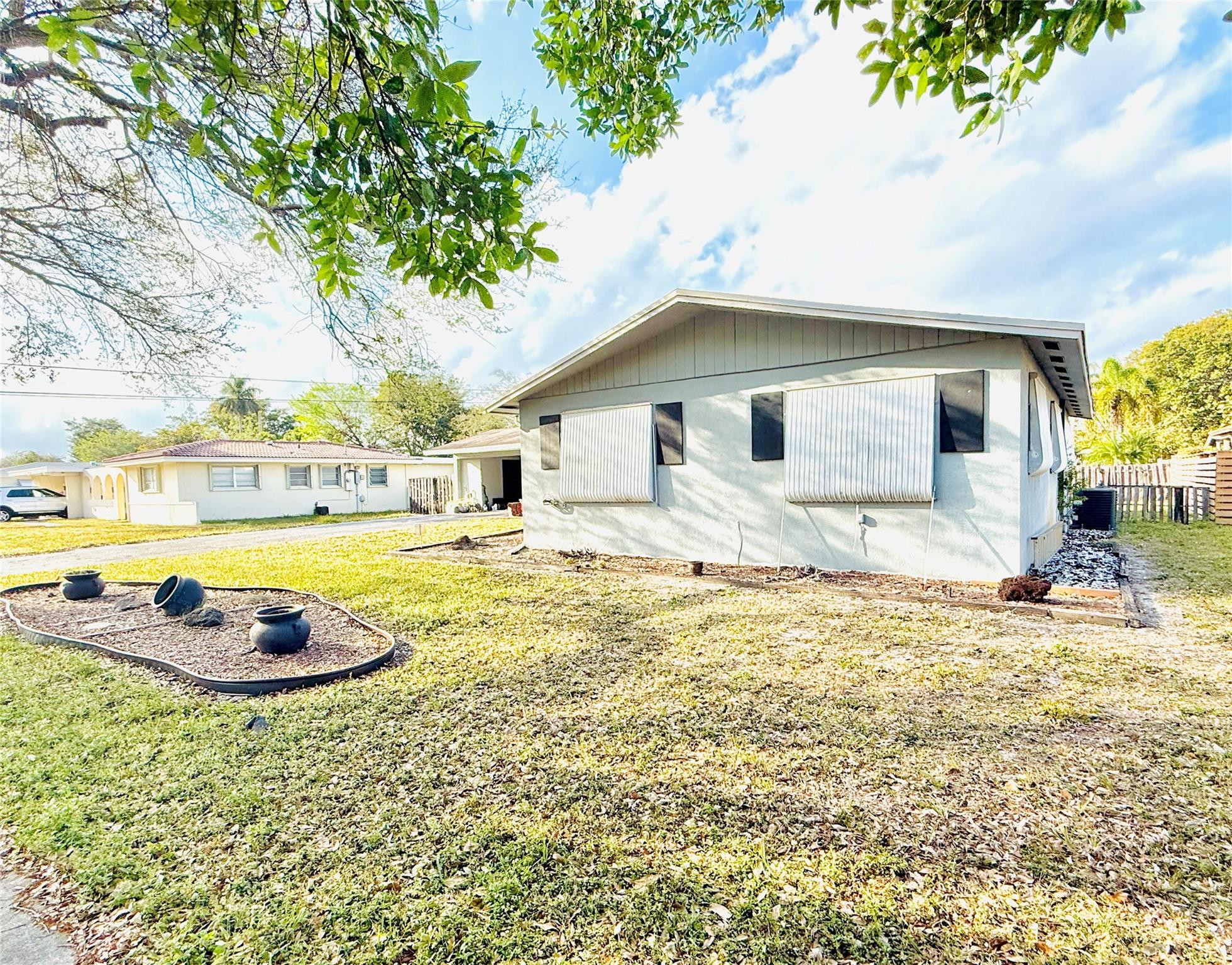 PLANTATION GARDENS 4TH SE - Residential