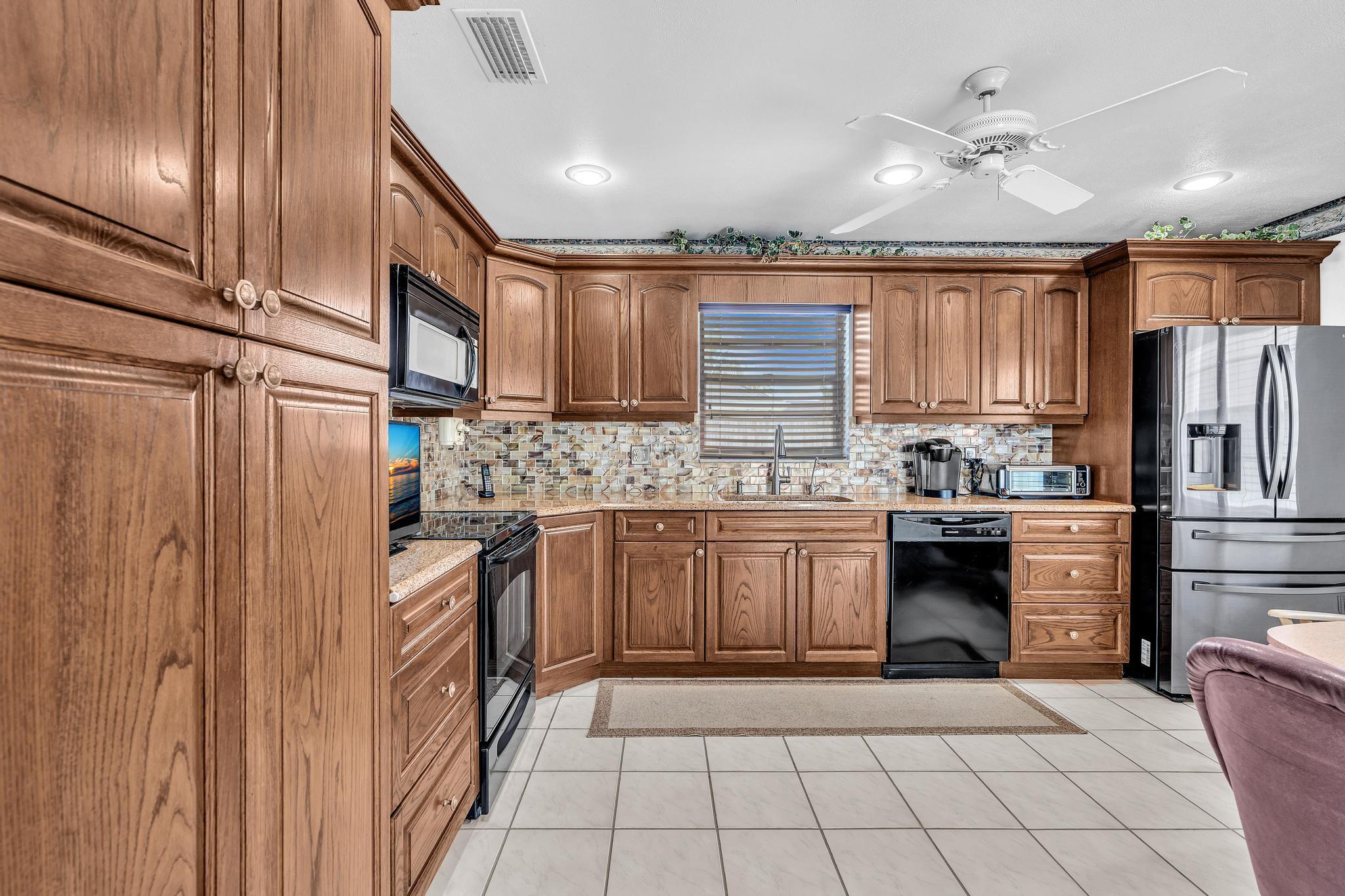 LAKES OF SHERBROOKE - Residential