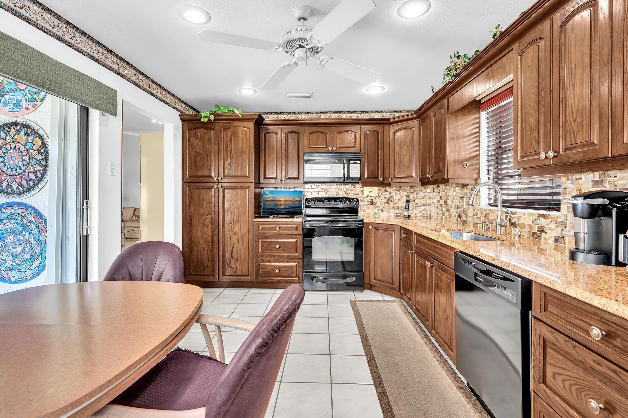 LAKES OF SHERBROOKE - Residential