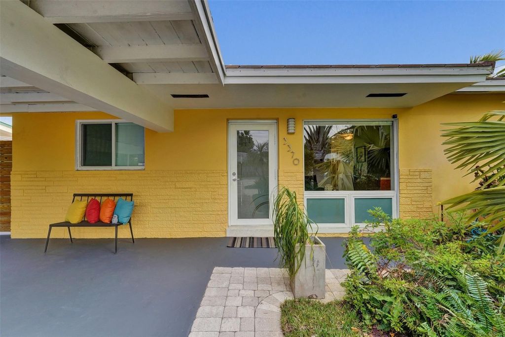 Photo of 3370 NE 17th Avenue, Oakland Park, FL 33334 (MLS # F10535631)