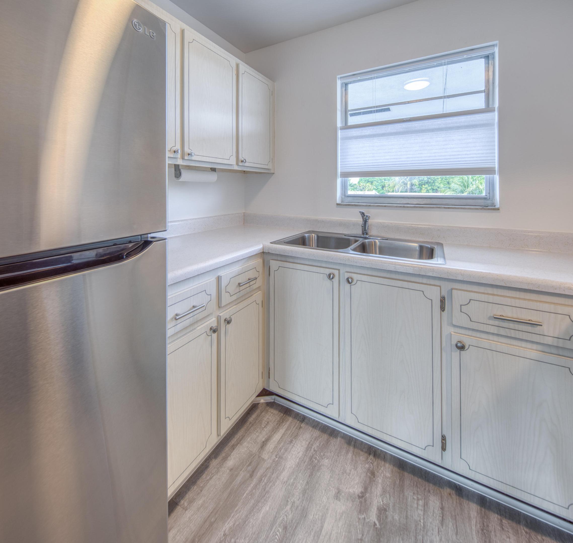 420 W Palm Street 24